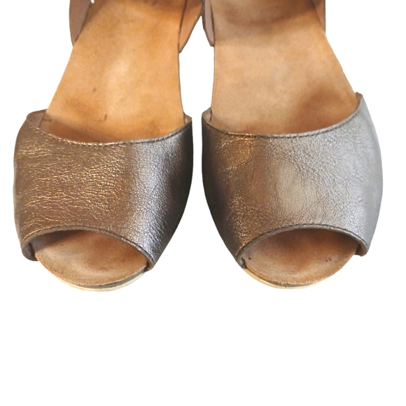 DANSKO Vera Gold Metallic Leather Low Wedge Comfort Sandals size 6.5-7 - Picture 4 of 11